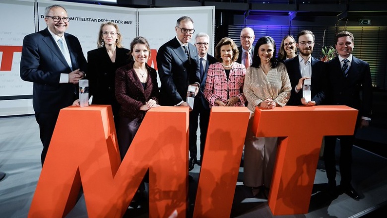 Gruppenfoto Siegerehrung (Foto: Tobias Koch) Gruppenfoto Siegerehrung (Foto: Tobias Koch)